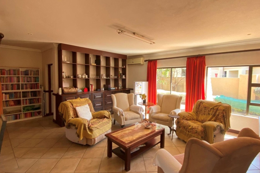 5 Bedroom Property for Sale in Birdwood Estate North West
